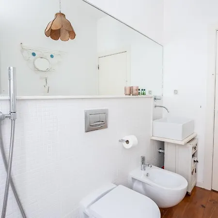 Amazing & Bright Loft In Hip Arroios With Private Rooftop! Apartment