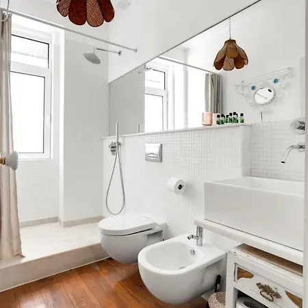 Apartment Amazing & Bright Loft In Hip Arroios With Private Rooftop!