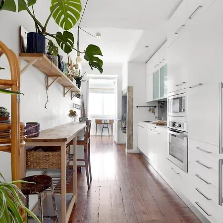 Amazing & Bright Loft In Hip Arroios With Private Rooftop!