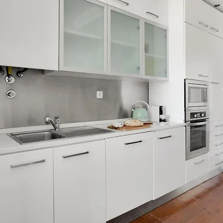 Amazing & Bright Loft In Hip Arroios With Private Rooftop! Apartment